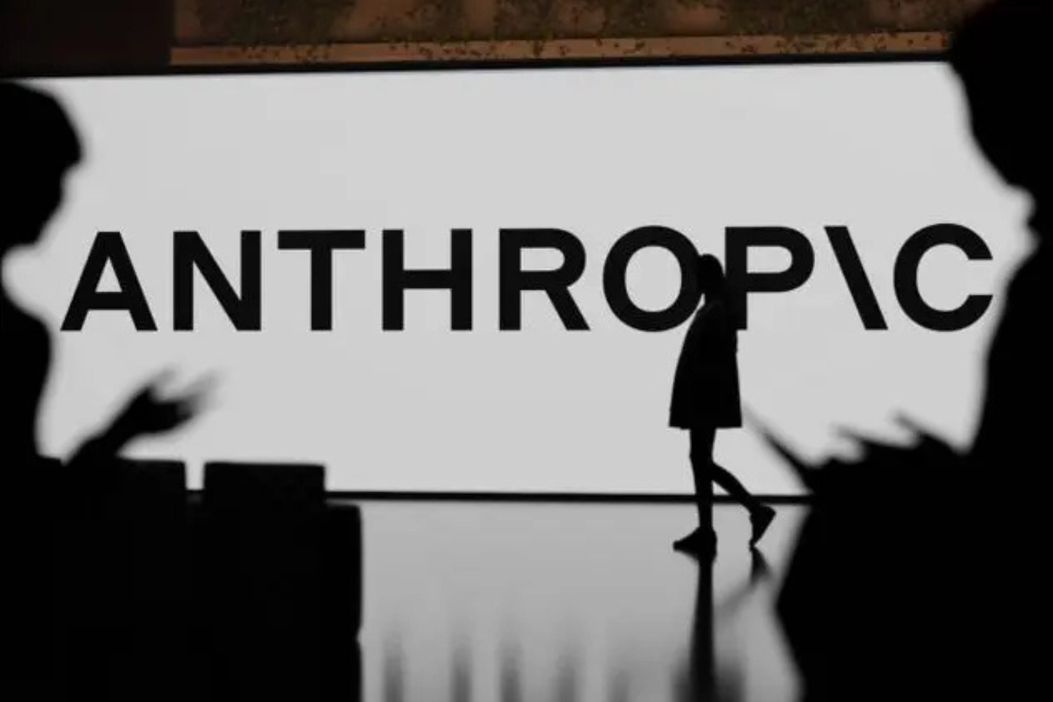 Anthropic défend une pause mondiale de l&rsquo;IA : sécurité ou stratégie de pouvoir ?