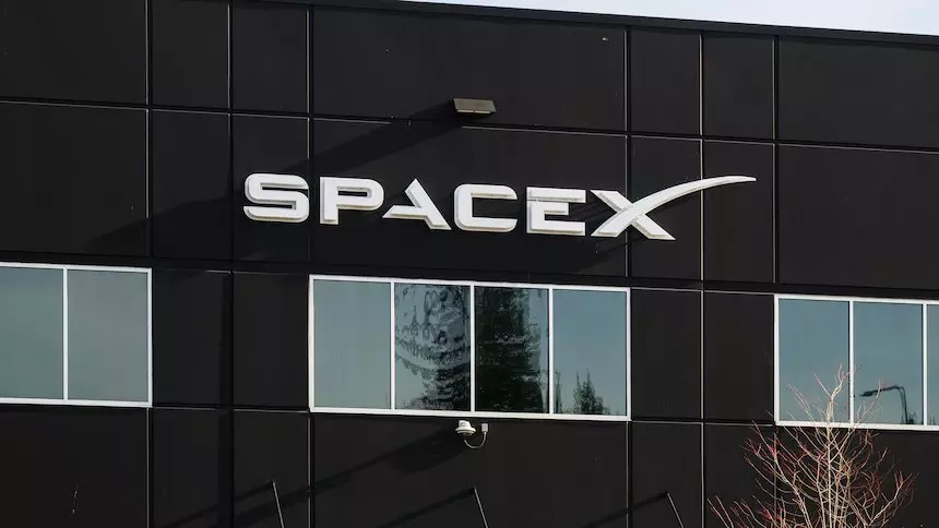SpaceX devient fournisseur de cloud pour l’IA : accord de 70 milliards de dollars