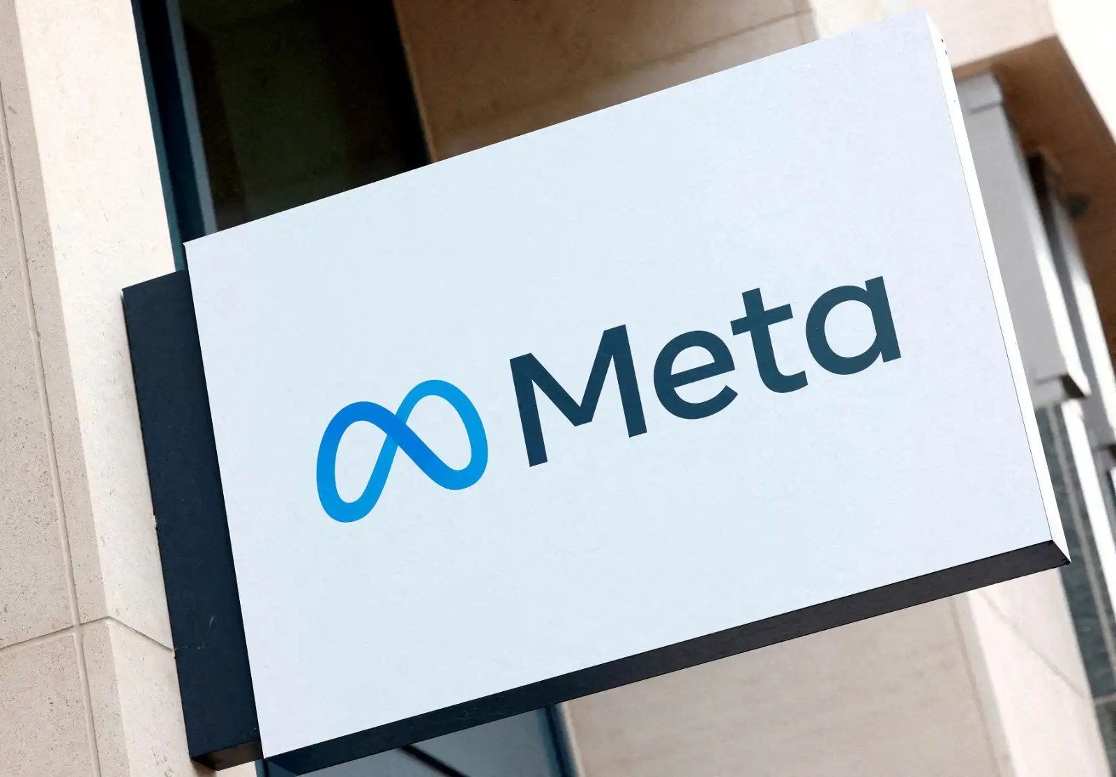 Meta entre dans la guerre du cloud et finance sa propre rivale en IA