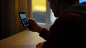 Cette option activée par défaut sur des millions de téléphones vide le forfait mobile sans jamais afficher le moindre avertissement