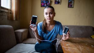 Elle nʼa pas rechargé son téléphone chez elle depuis quatre ans et sa méthode nʼa rien à voir avec le solaire