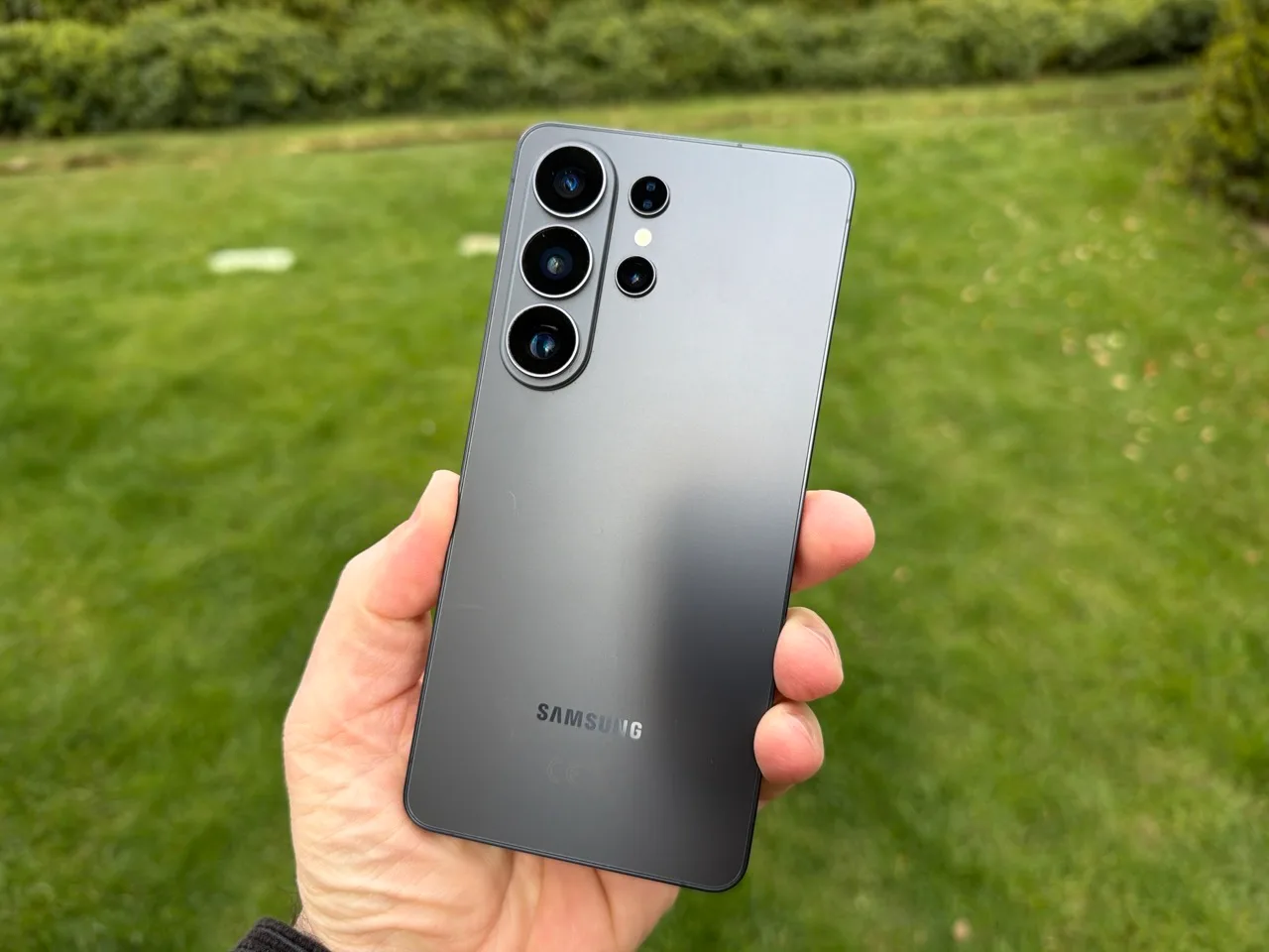 Pourquoi votre téléphone chauffe-t-il autant en été ? 8 solutions pratiques
