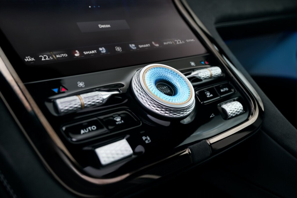 Bentley’nin ilk elektriklisi Torcal geleneksel lüksten vazgeçmiyor