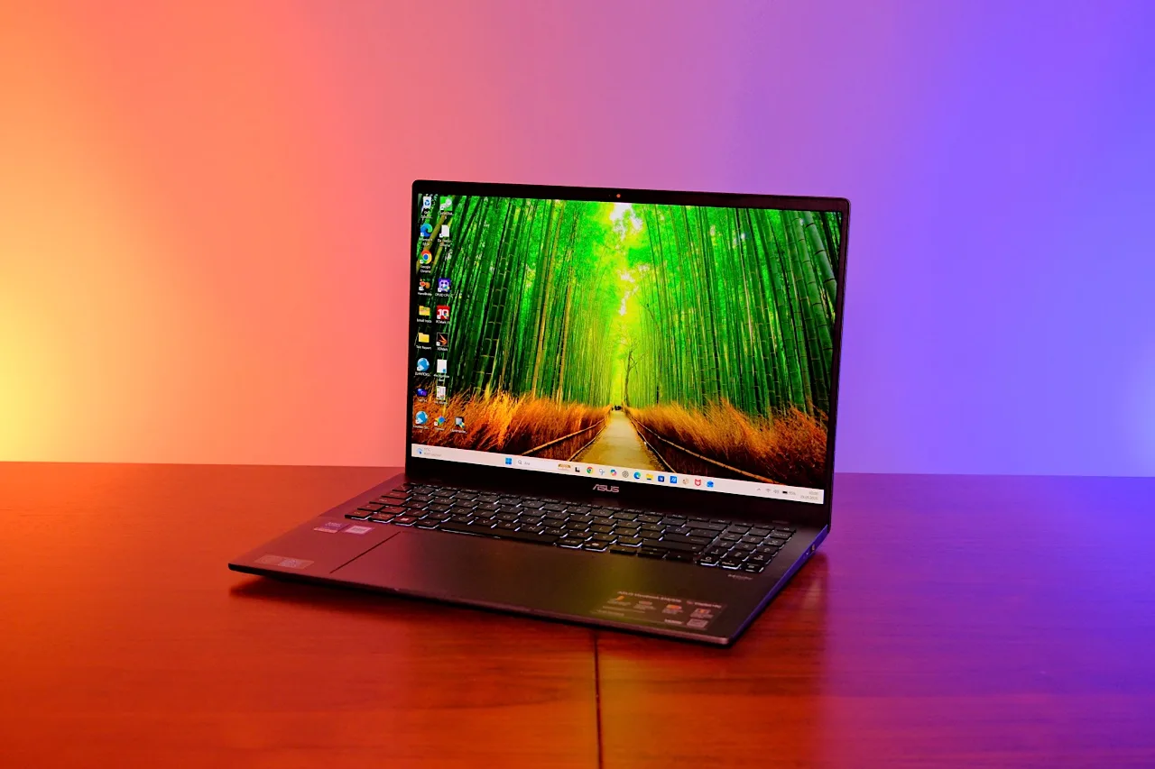 ASUS Vivobook S16 : Expérience de travail sur grand écran avec OLED et Intel Core Ultra 7 — Test