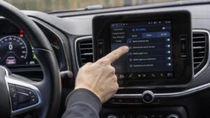 En cochant lʼoption « conduite intelligente » sur lʼécran de leur voiture neuve des millions dʼautomobilistes ont littéralement laissé le constructeur envoyer chacun de leurs freinages à leur assureur