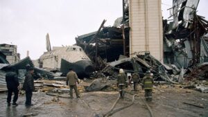LʼURSS a lancé en 1988 une navette spatiale qui nʼa volé quʼune seule fois sans personne à bord : son hangar sʼest effondré sur elle en 2002 avec huit ouvriers sur le toit