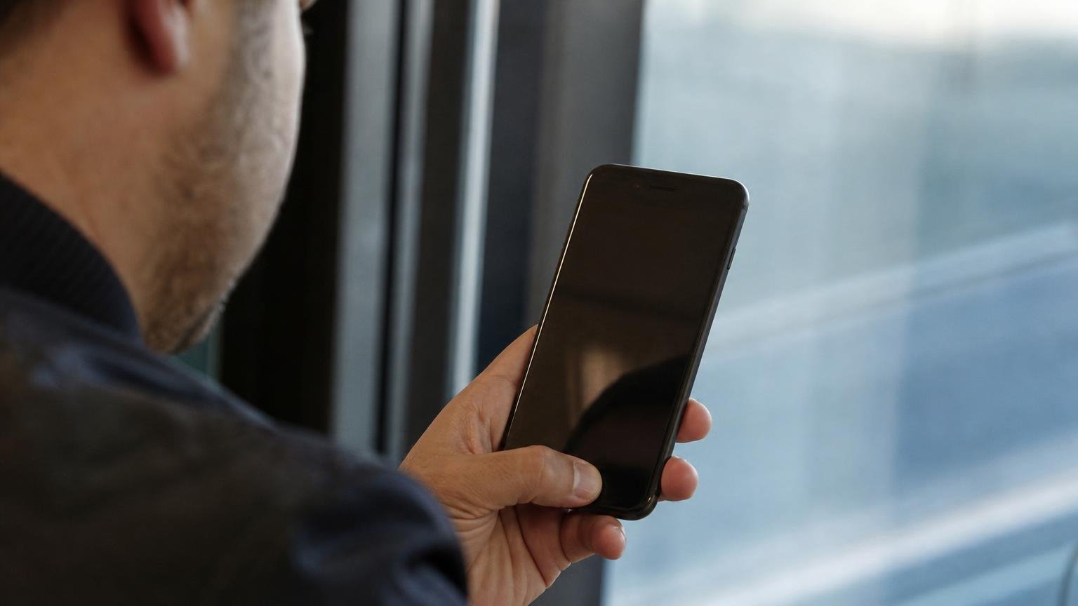 Votre pouce était censé être la clé la plus sûre de votre téléphone : des chercheurs allemands lʼont copié depuis une photo prise à trois mètres
